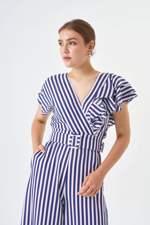 Fırfır Detaylı Bluz Ve Bol paça Pantolon Çizgili Kemerli Tulum