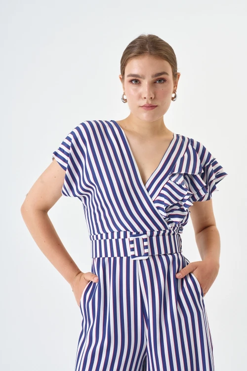 Fırfır Detaylı Bluz Ve Bol paça Pantolon Çizgili Kemerli Tulum