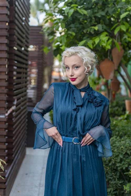 Modatalika Kadın Şifon Kumaş Dijital Puantiye Baskı Çiçek Gül Aksesuar Detaylı Midi Kemerli Elbise