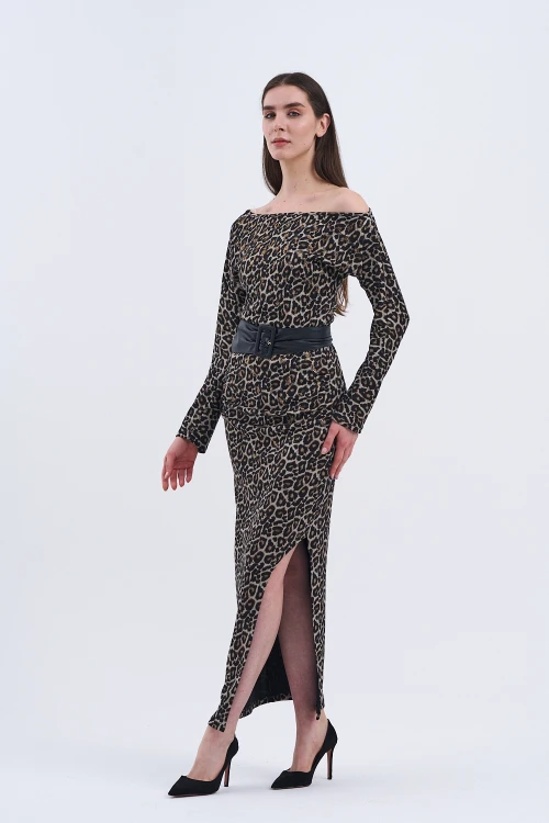 Şıklığın yeni tanımı Etek Bluz İkili Takım Koleksiyonumuzla Tarzınıza Güç Katın!