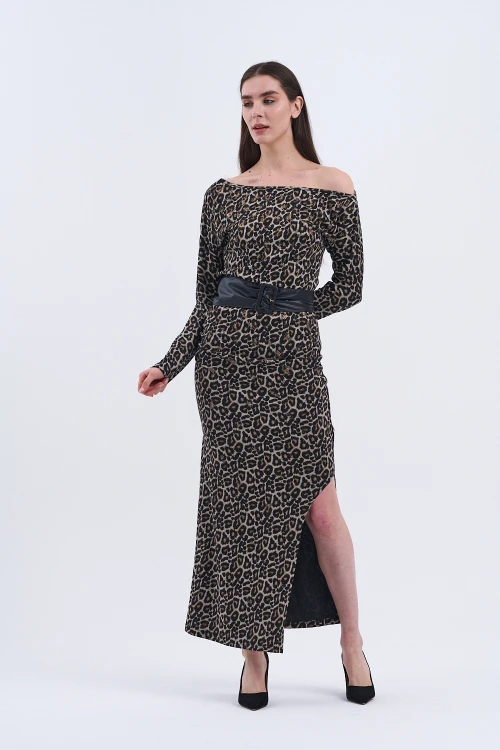 Şıklığın yeni tanımı Etek Bluz İkili Takım Koleksiyonumuzla Tarzınıza Güç Katın!