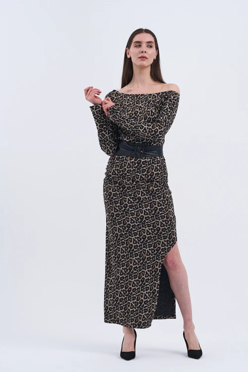 Şıklığın yeni tanımı Etek Bluz İkili Takım Koleksiyonumuzla Tarzınıza Güç Katın!