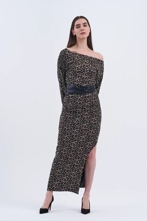 Şıklığın yeni tanımı Etek Bluz İkili Takım Koleksiyonumuzla Tarzınıza Güç Katın!