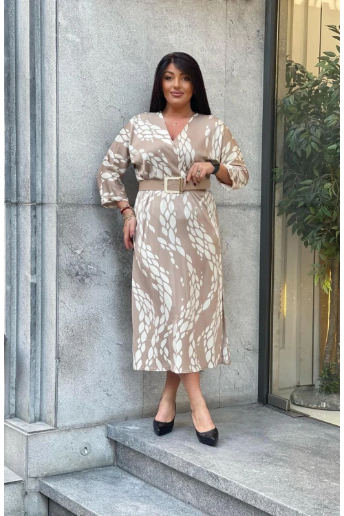 Trend Kadın Cesur desenler zarif kesimlerle buluşuyor Yeni büyük beden Elbisemiz.