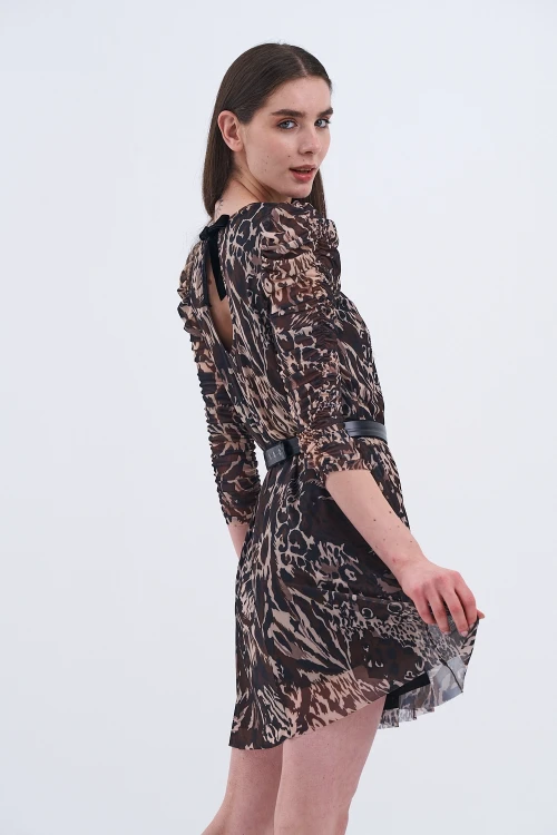 Trend Kadın Cesur ve Zarif Tül Desenli Kısa Elbiseyle Kendinizi Yansıtın!