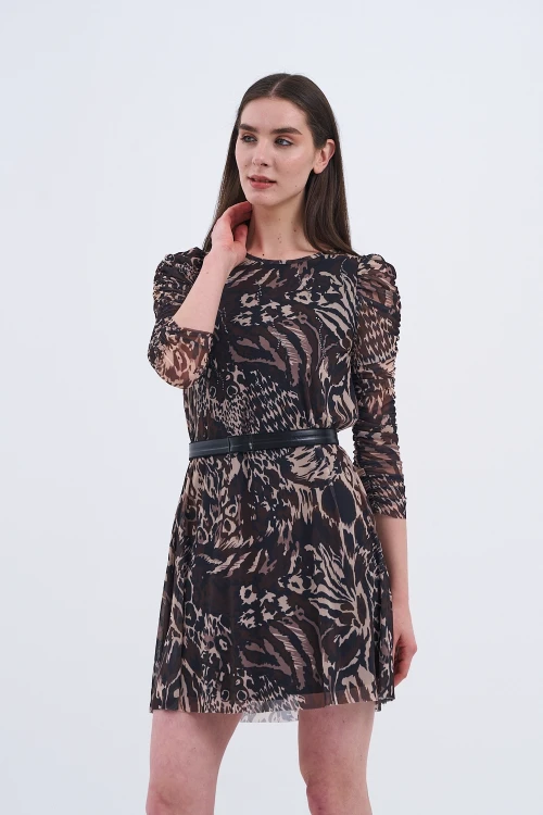 Trend Kadın Cesur ve Zarif Tül Desenli Kısa Elbiseyle Kendinizi Yansıtın!