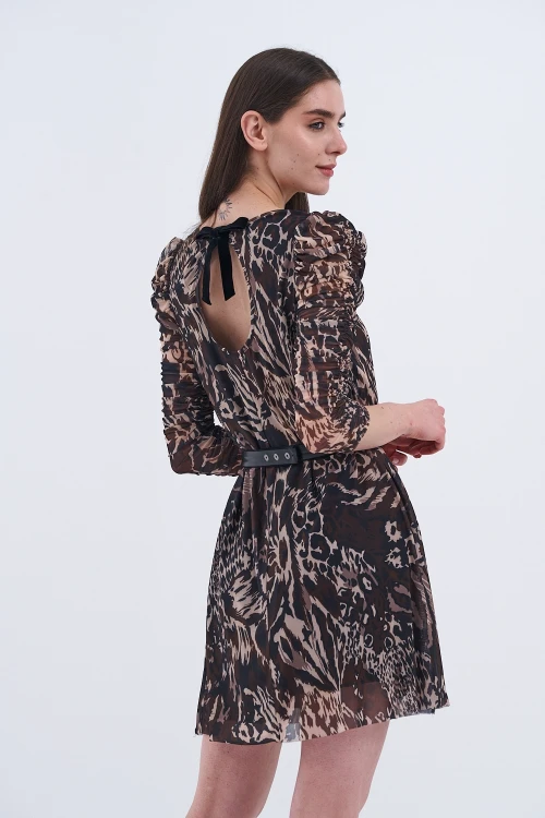 Trend Kadın Cesur ve Zarif Tül Desenli Kısa Elbiseyle Kendinizi Yansıtın!