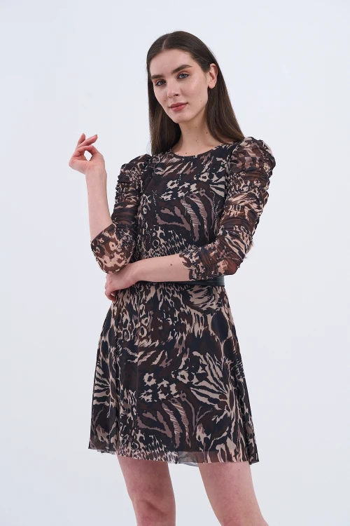 Trend Kadın Cesur ve Zarif Tül Desenli Kısa Elbiseyle Kendinizi Yansıtın!