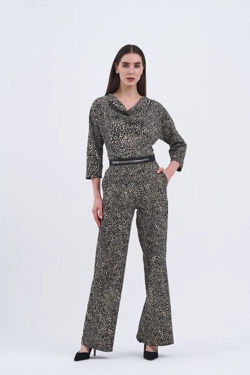 Trend Kadın Leopar Deseniyle İkili Takımda Cesurca Şıklık, Her Adımda Fark Yarat
