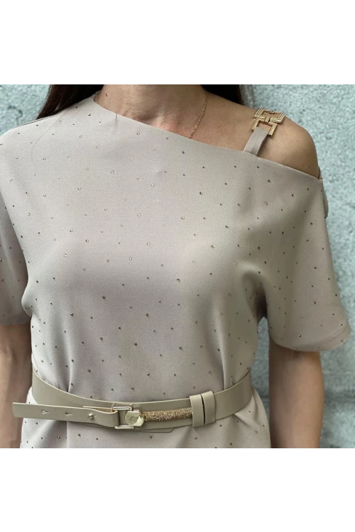 Trend Kadın Minimalist Şıklığın Renkli Dokunuşları Omuz Detaylarıyla Fark Yaratan Tasarım