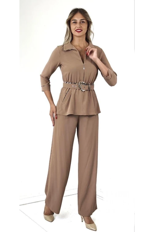 Trend Kadın Modayı cesur bir adım ileri taşıyan leopar detaylı kemerli tulum modelimizle tanışın!