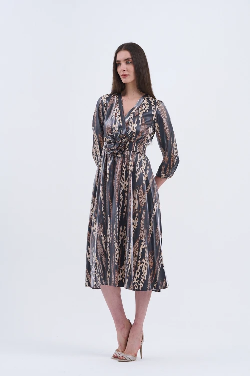 Trend Kadın Şıklığın ve Zarafetin Buluştuğu Midi Boy Elbisemiz