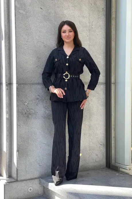 Trend Kadın Siyah Kendinden Desenli Kemerli ve Altın Düğmeli Pantolonlu İkili Takım