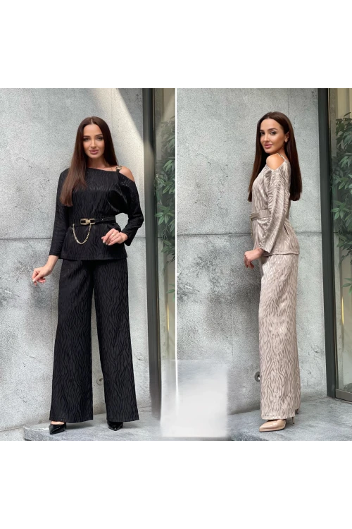 Trend Kadın Yeni Sezon: Jakarlı Omuz Dekolteli, Aksesuarlı İkili Takım