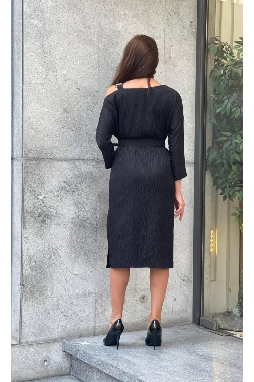 Trend Kadın Yeni Sezon Jakarlı Omuz Dekolteli Aksesuarlı Midi Boy Elbise