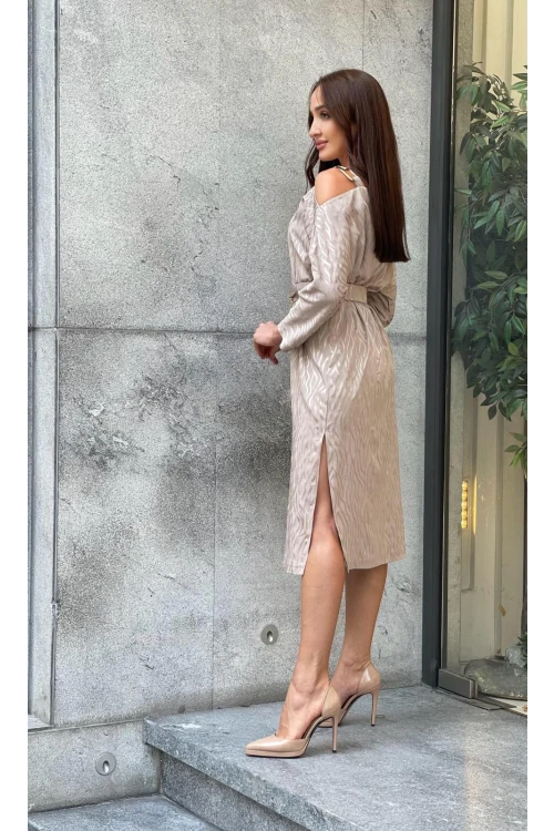 Trend Kadın Yeni Sezon Jakarlı Omuz Dekolteli Aksesuarlı Midi Boy Elbise